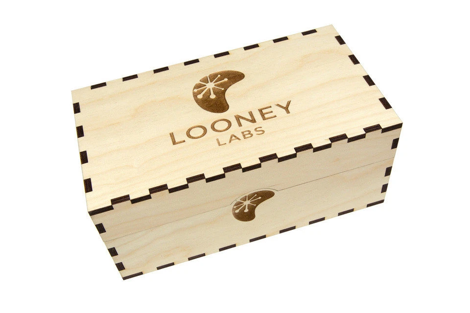 The Broken Token Broken Token - Looney Labs Game Case Kit 2 The Broken Token Broken Token - Looney Labs Game Case Kit