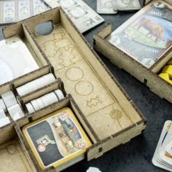 The Dicetroyers - Great Western Trail (Base Game Or With Rails To The North Expansion) (Italy Import)